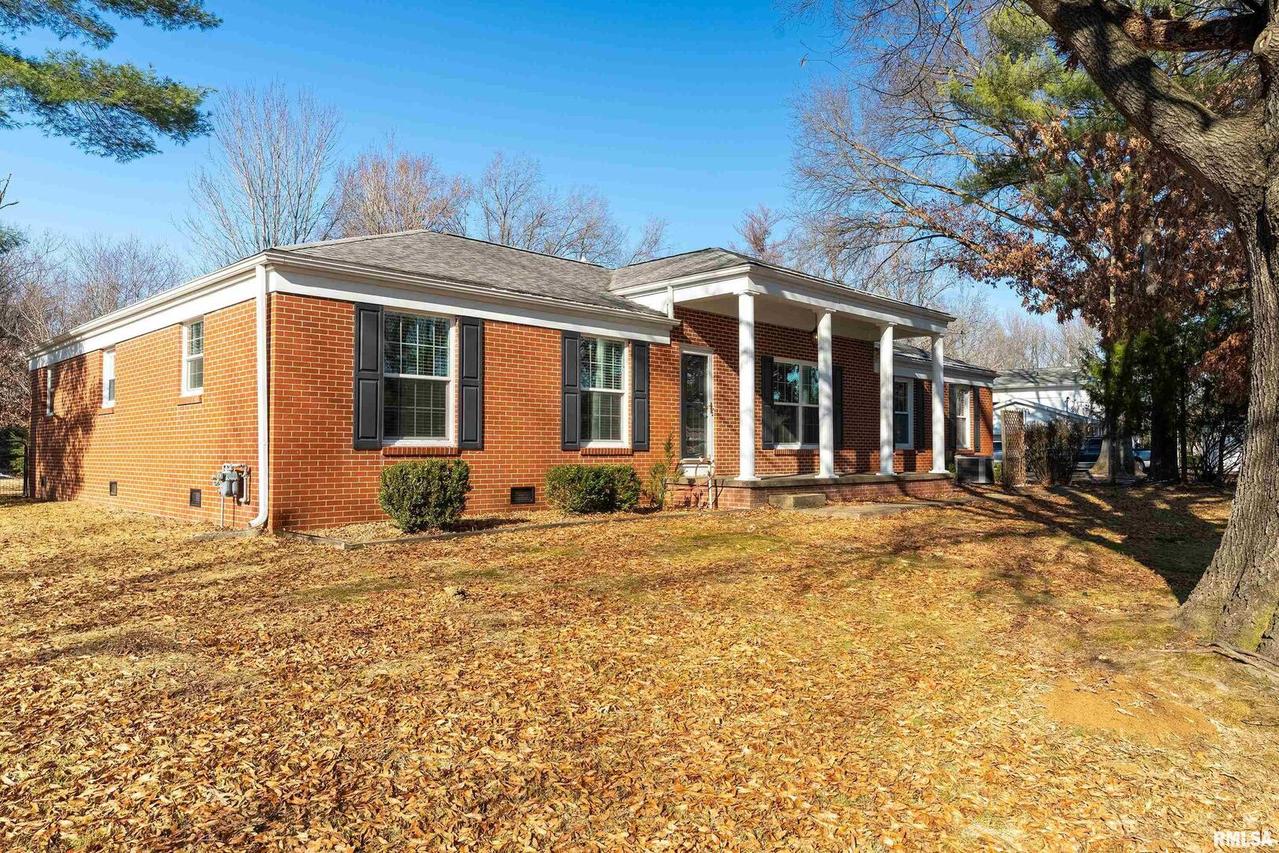 203 Fairway Vista Rd., Murphysboro, IL 62966