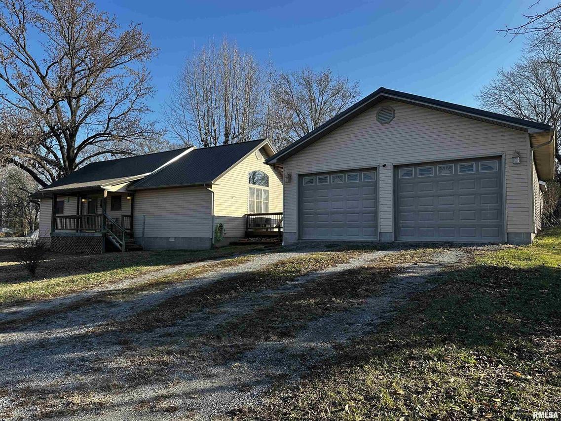 802 E Charles St., West Frankfort, IL 62896