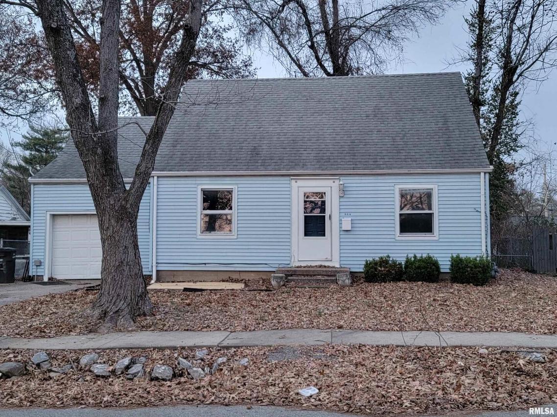 904 W Linden St., Carbondale, IL 62901