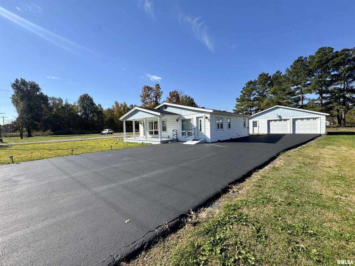 305 Railroad St., Tamms, IL 62988