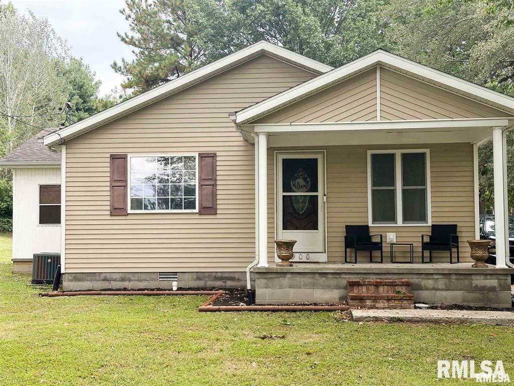 900 W 4th St., Johnstoncy, IL 62951