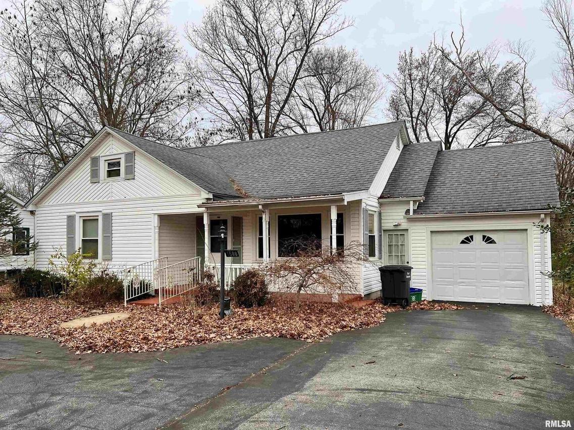 1508 E Walnut St., Carbondale, IL 62901
