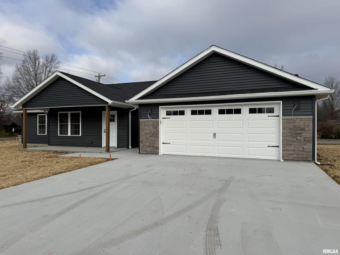 102 Townhouse Dr., Cambria, IL 62915