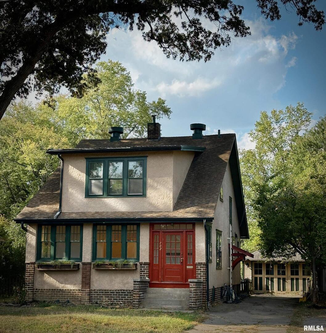 702 W Cherry St., Carbondale, IL 62901