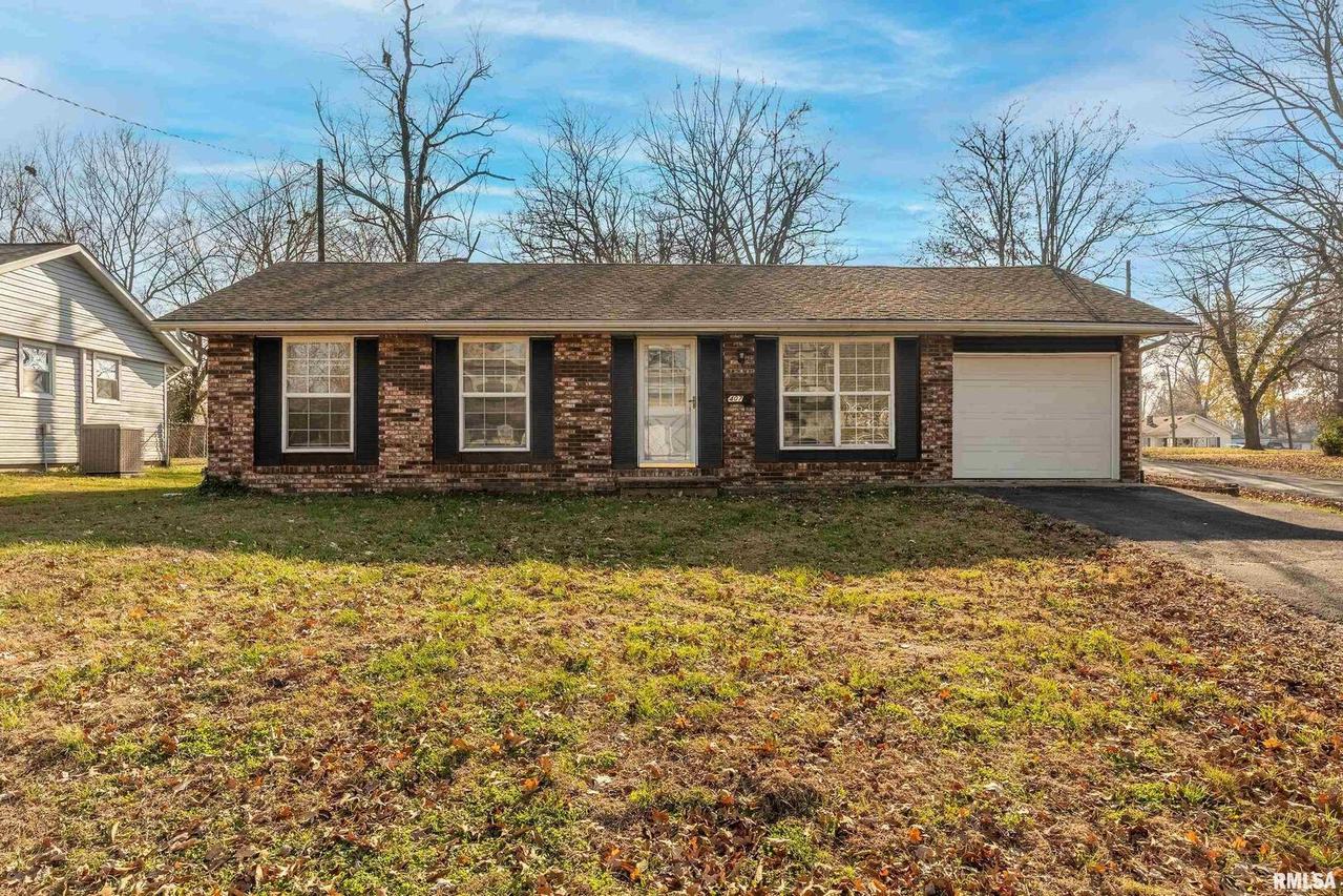 407 W Illinois Ave., Carterville, IL 62918