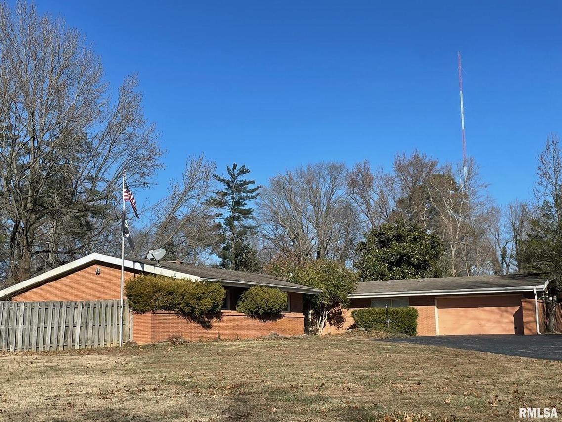 7 Pinewood Dr., Carbondale, IL 62901