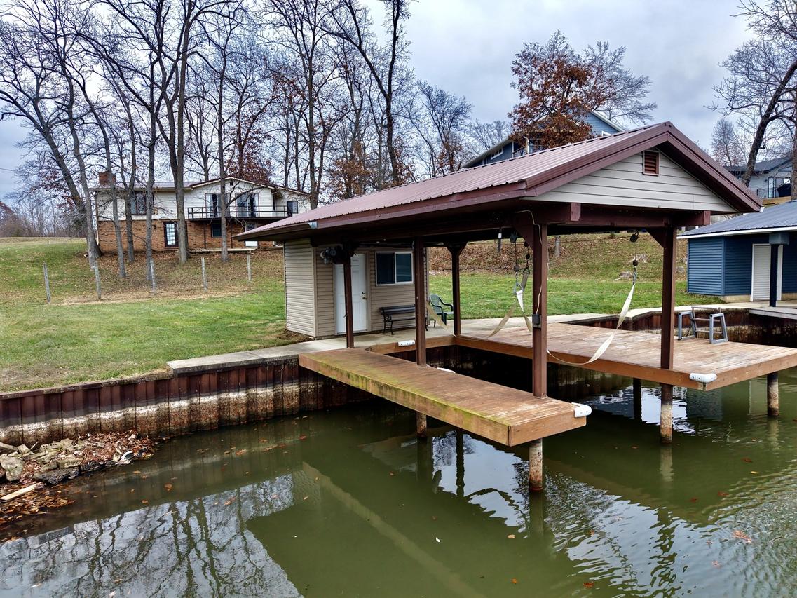 15981 Hillcrest Dr., Effingham, IL 62401