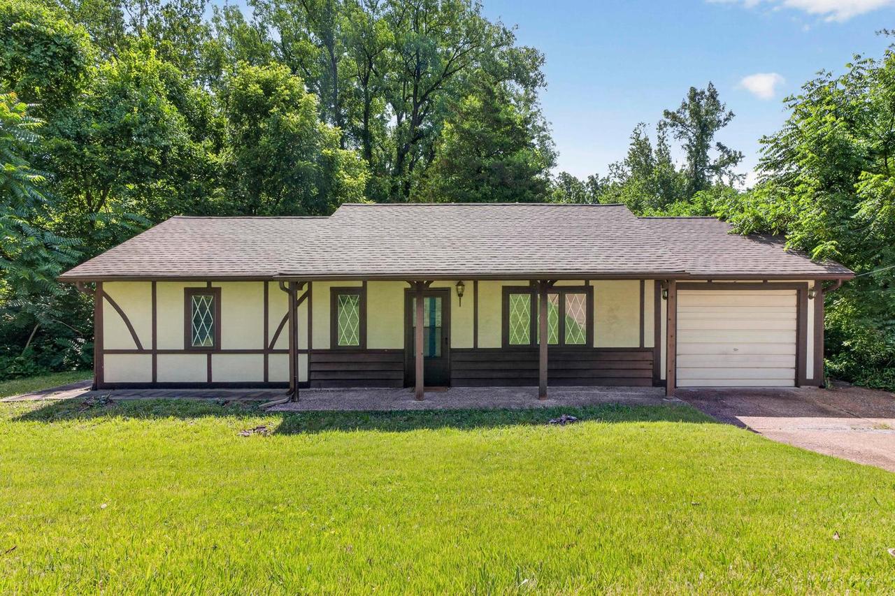 12 Edgewood Ln., Belleville, IL 62223