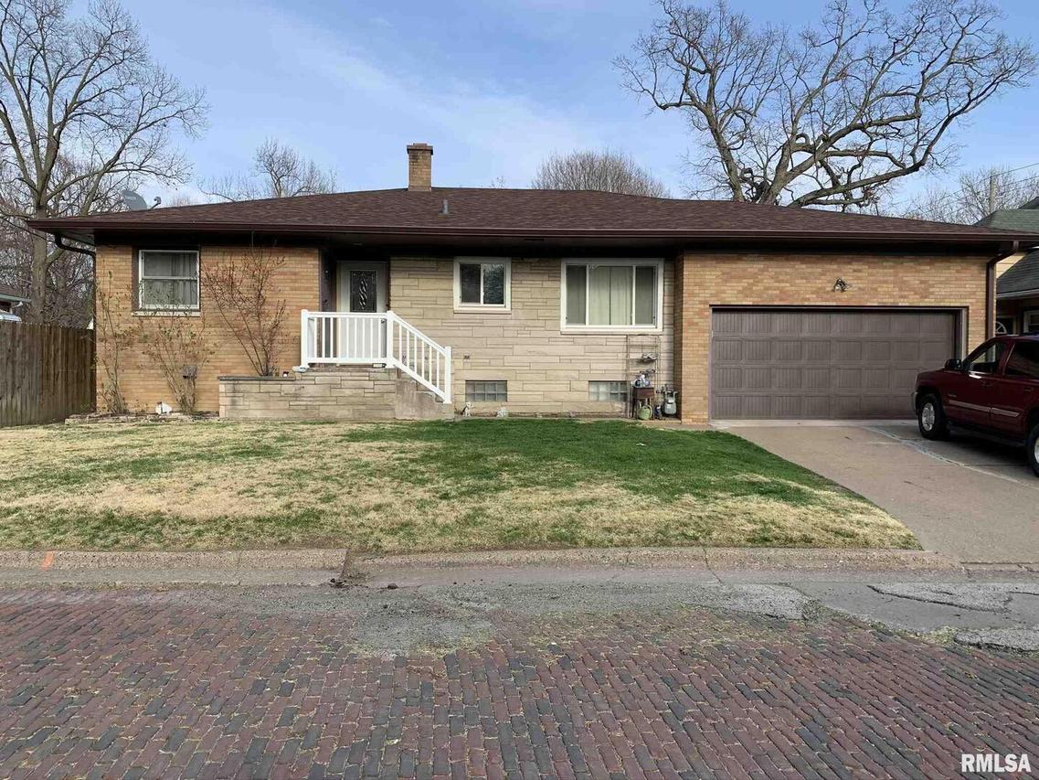 1532 1st St., Moline, IL 61265