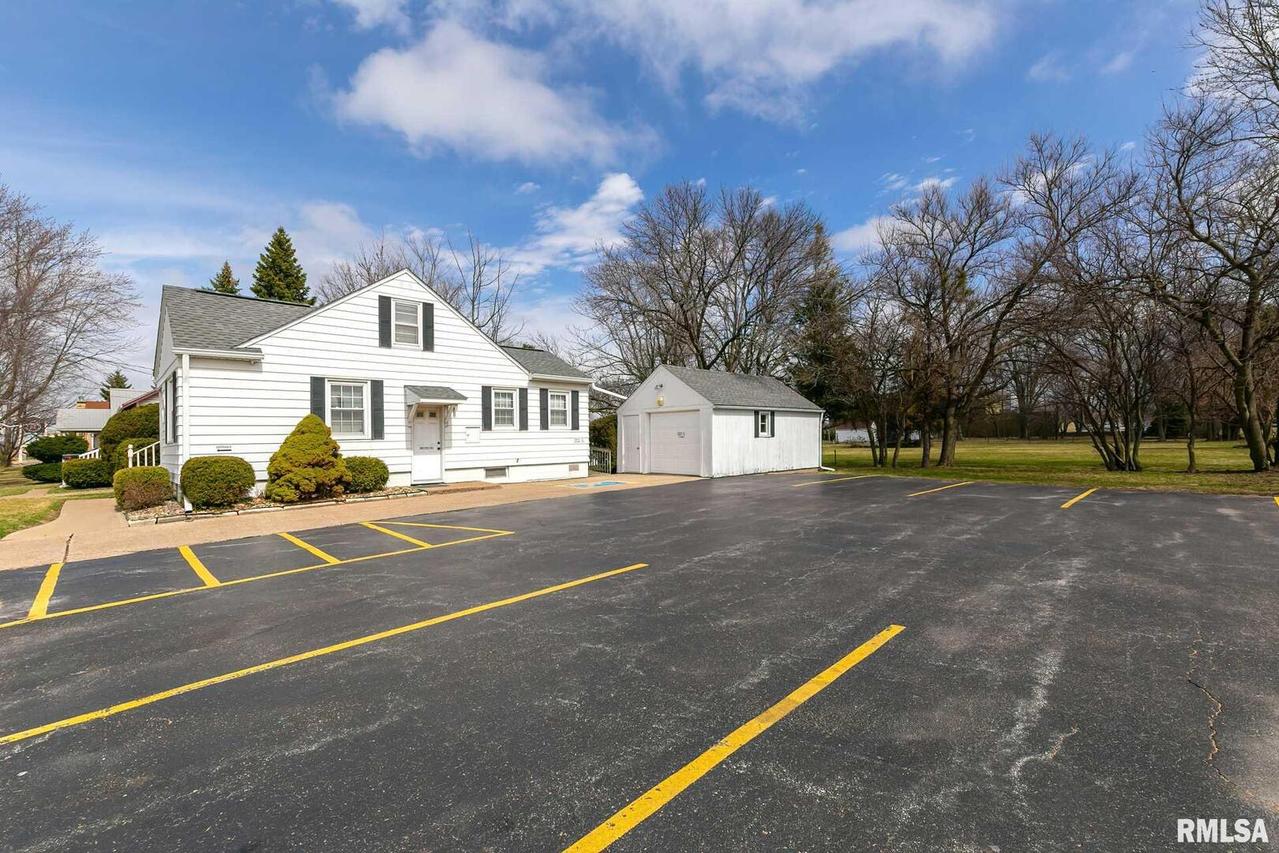 2412 41st St., Moline, IL 61265