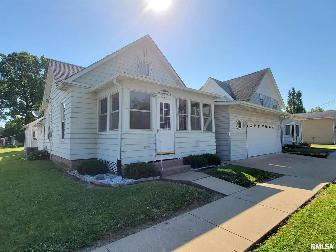 205 S 2nd Ave., Albany, IL 61230