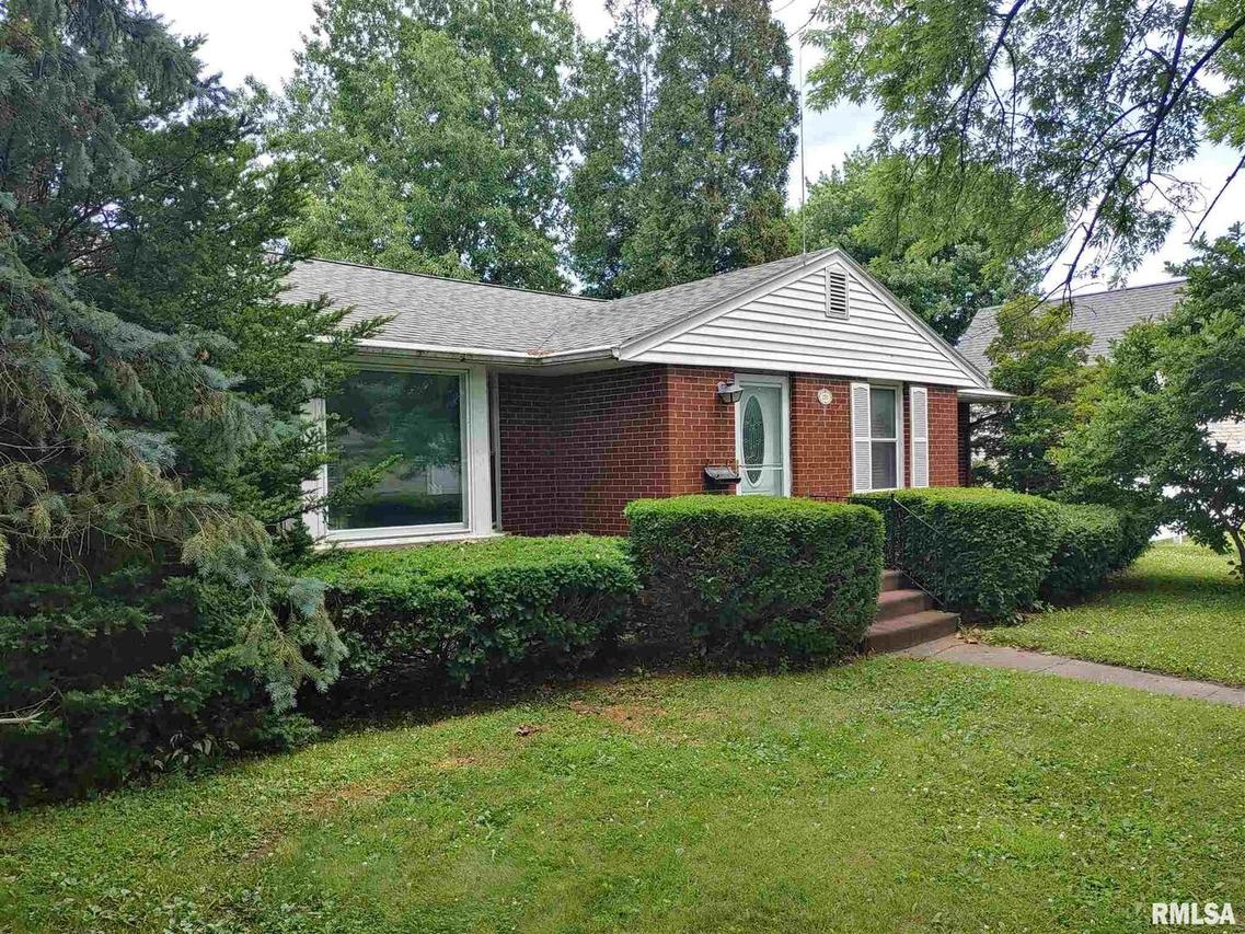 1201 15th Ave., Fulton, IL 61252