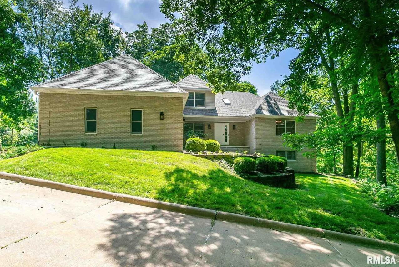 902 34th Ave., Moline, IL 61265