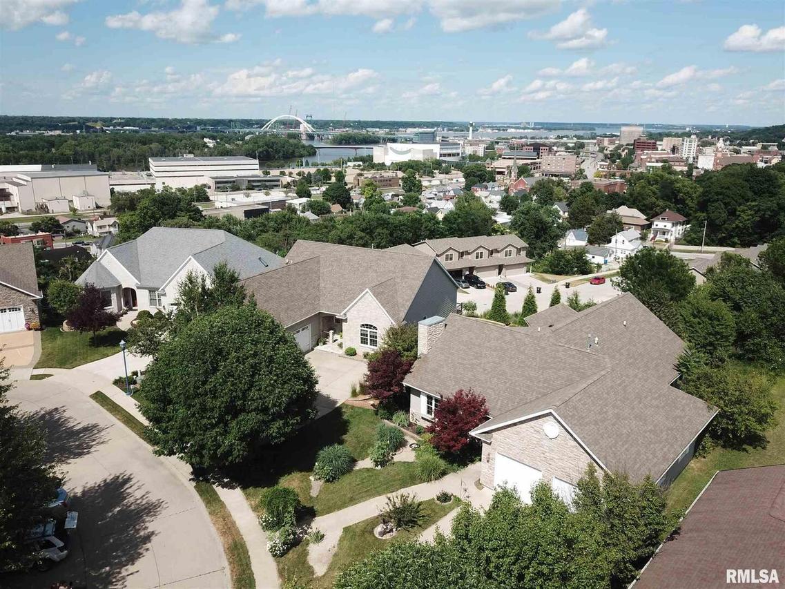 760 7th Street Ct., Moline, IL 61265