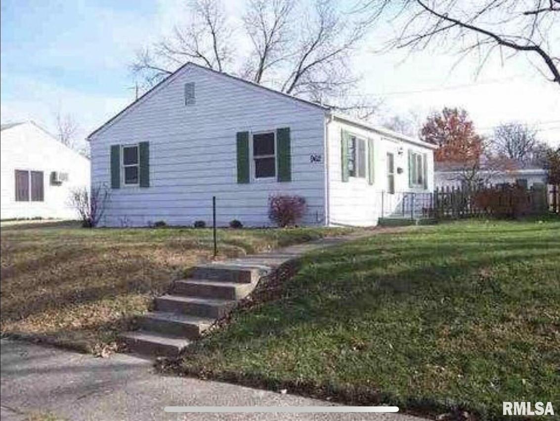 962 40th Street Ct., Moline, IL 61265