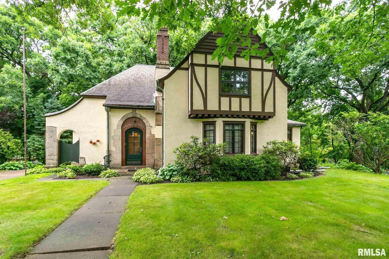 2955 15th Ave., Moline, IL 61265