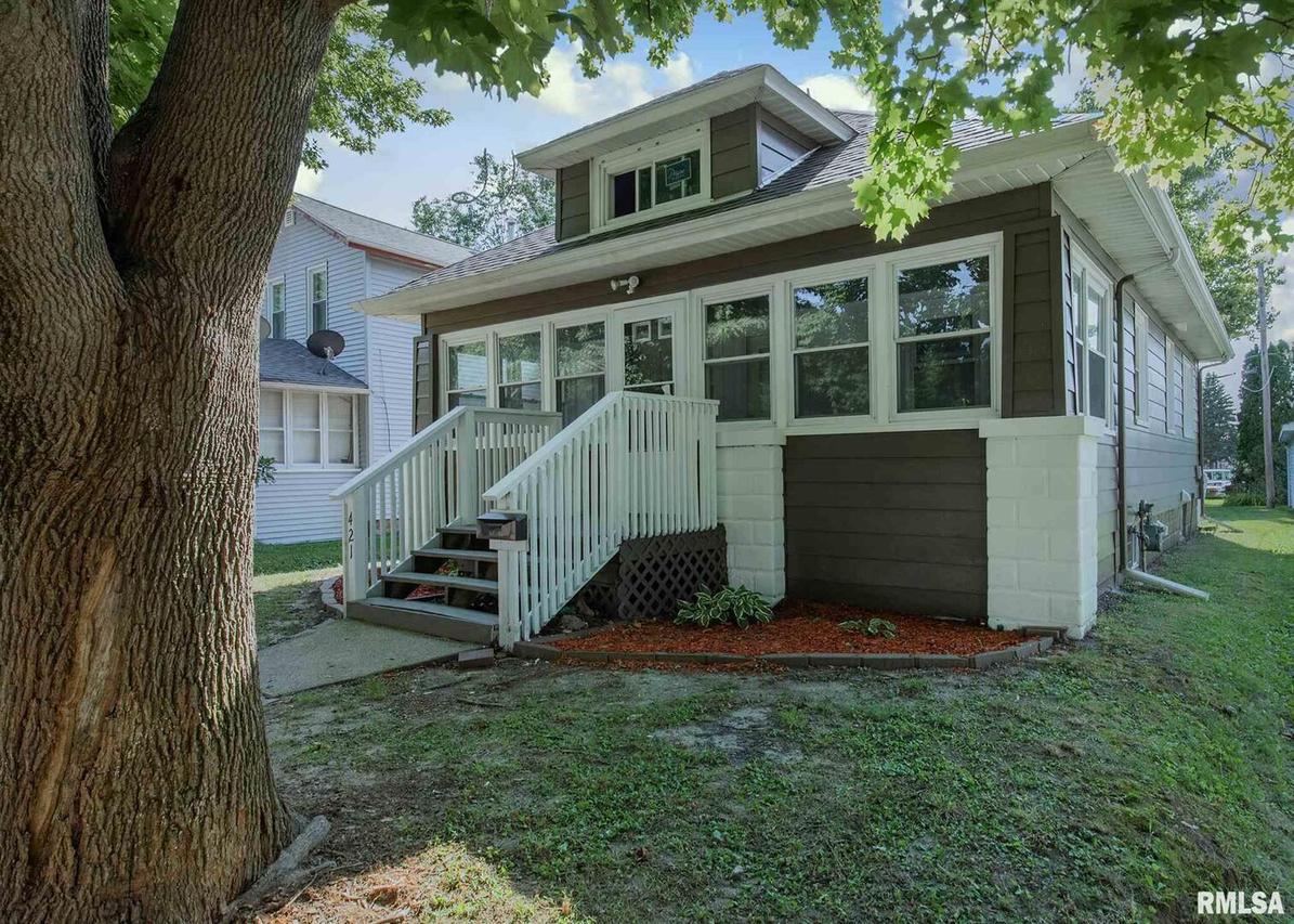 421 48th St., Moline, IL 61265