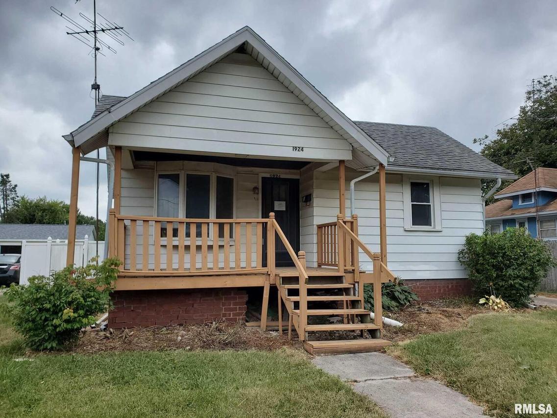 1924 Grand Ave., Galesburg, IL 61401