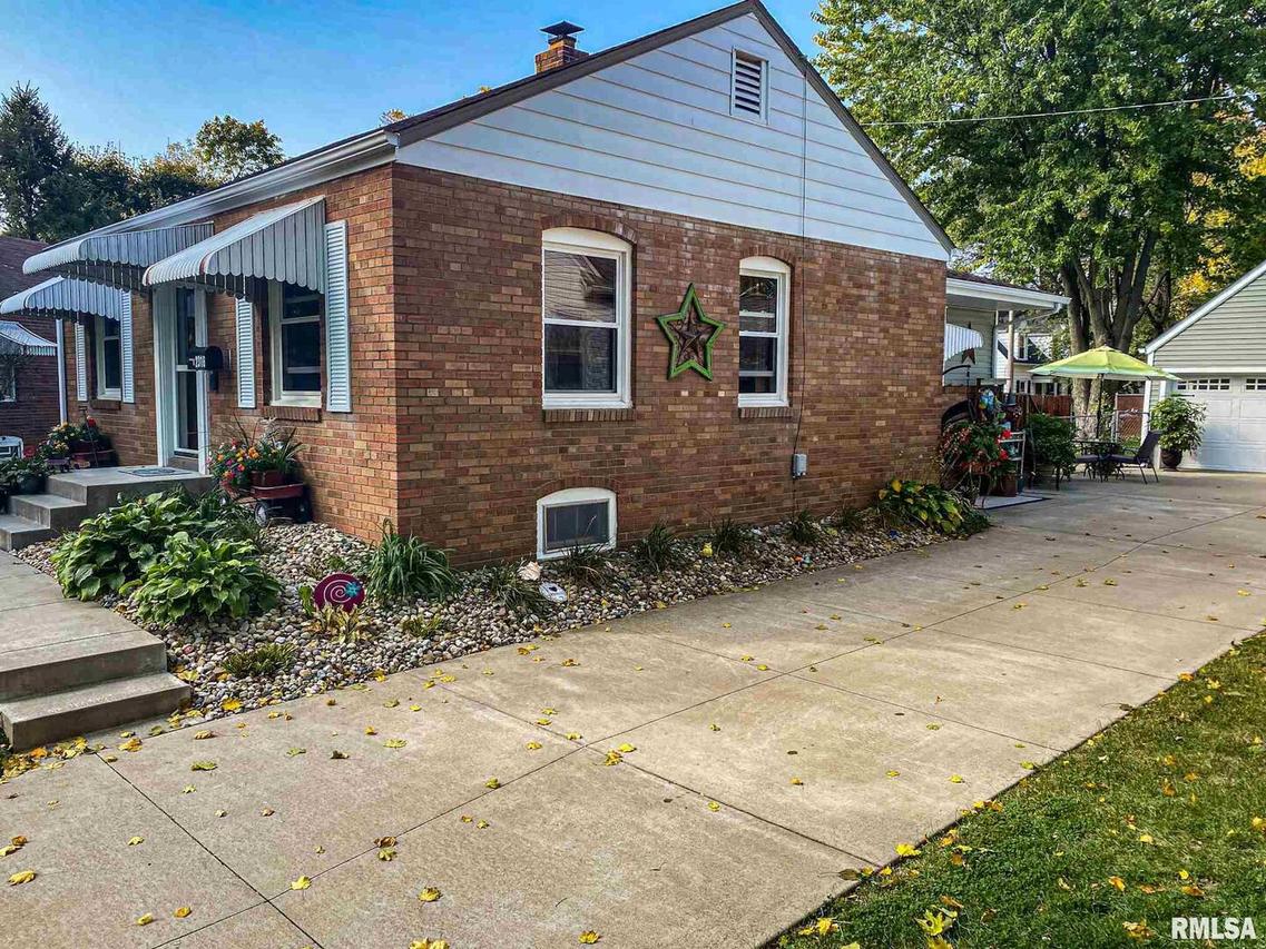 2316 Stadium Dr., Rock Island, IL 61201