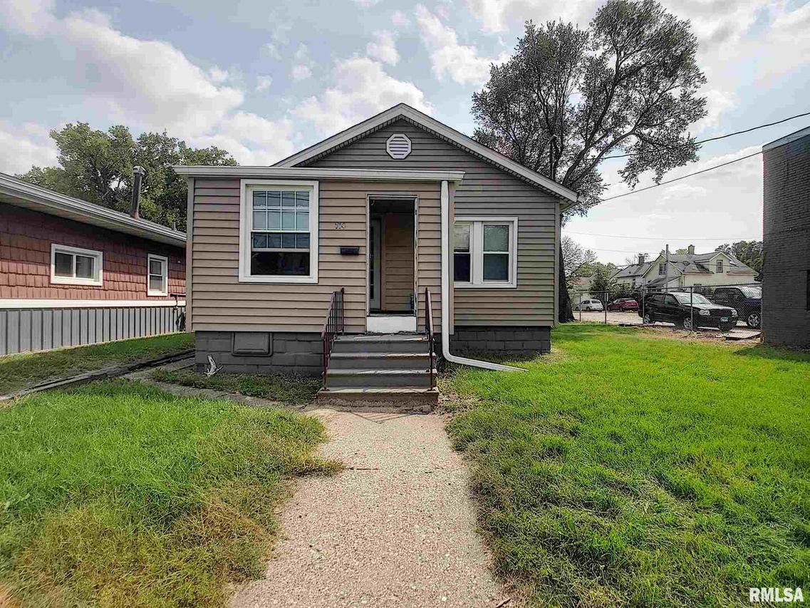 714 13th St., East Moline, IL 61244