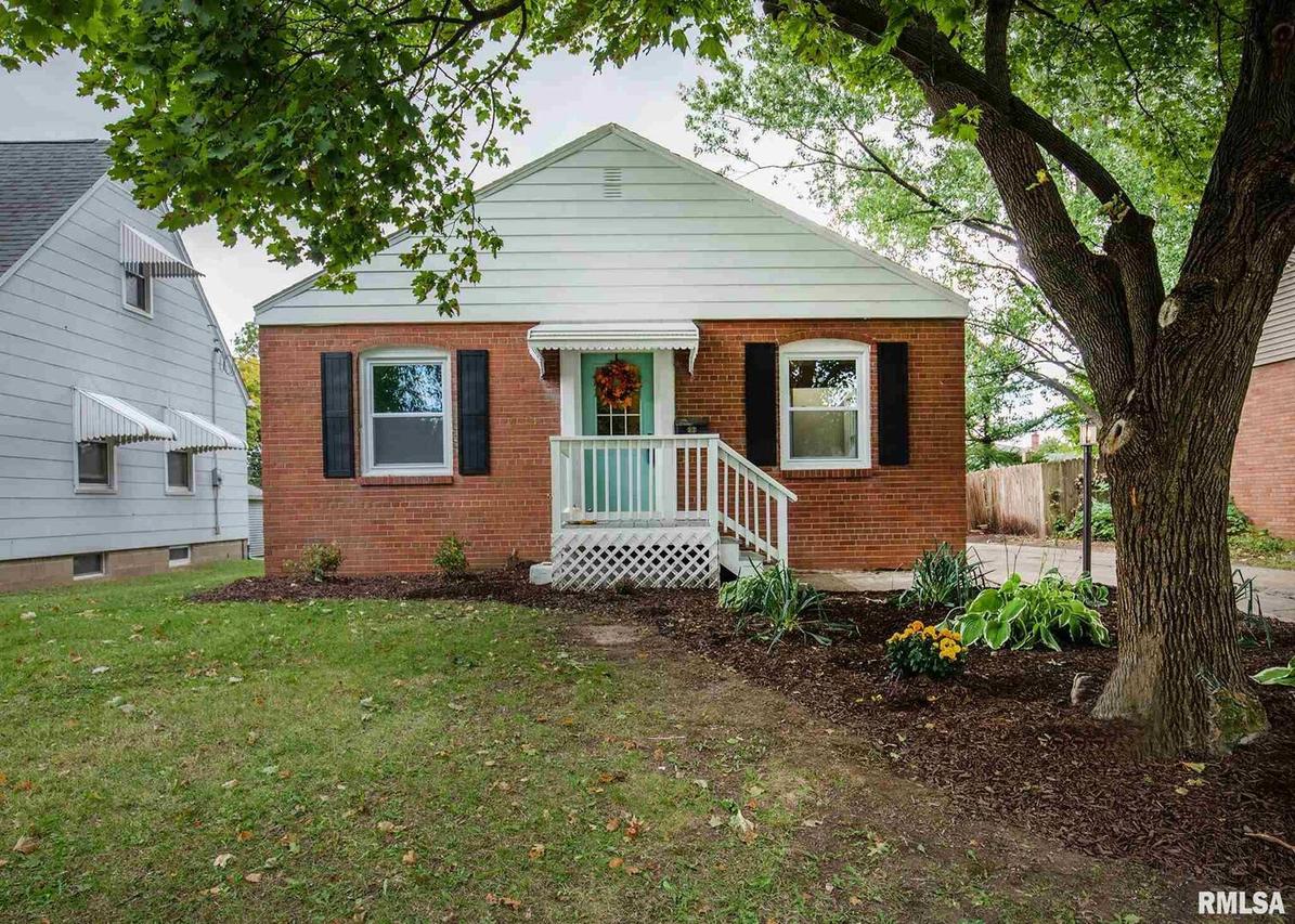 2120 Stadium Dr., Rock Island, IL 61201