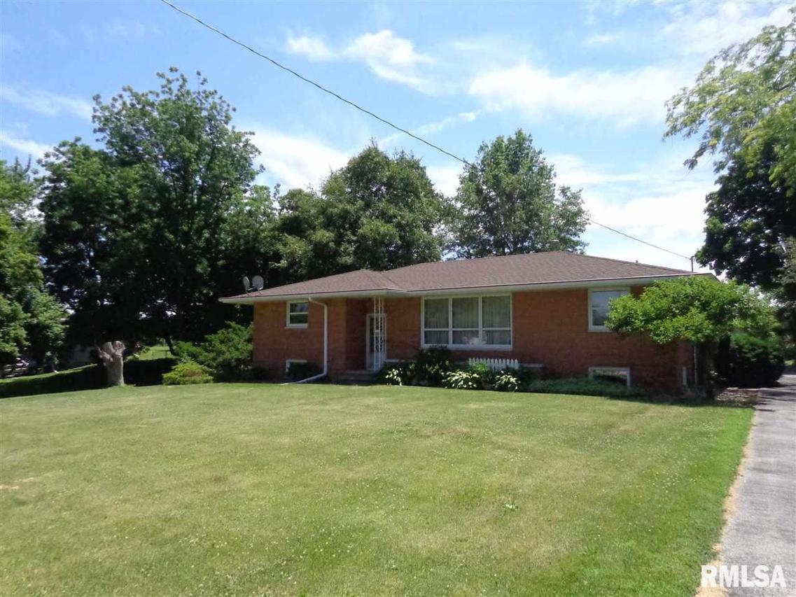 506 Perryton St., Reynolds, IL 61279