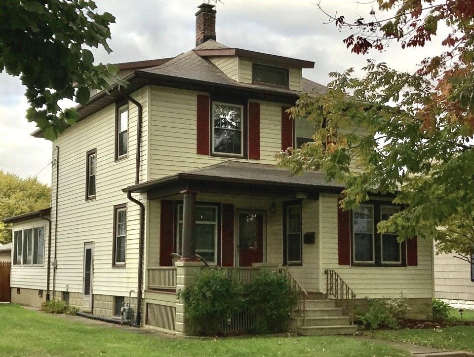 311 17th Ave., Moline, IL 61265