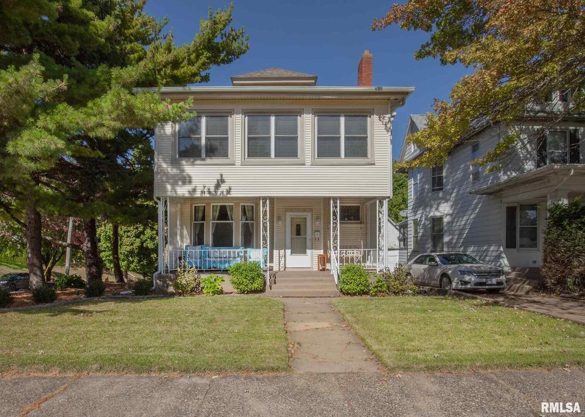 1003 12th Ave., Moline, IL 61265