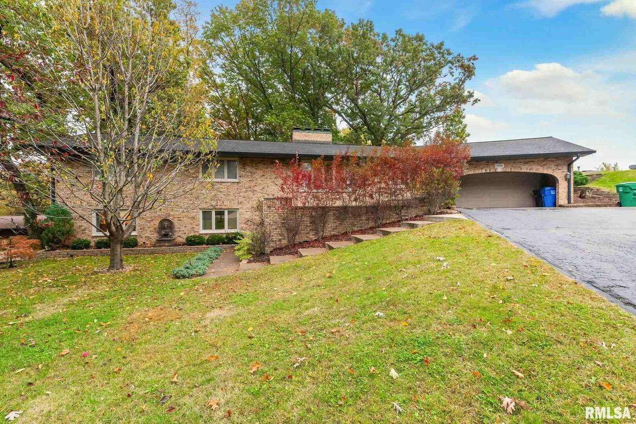 1134 33rd Street Ct., Moline, IL 61265