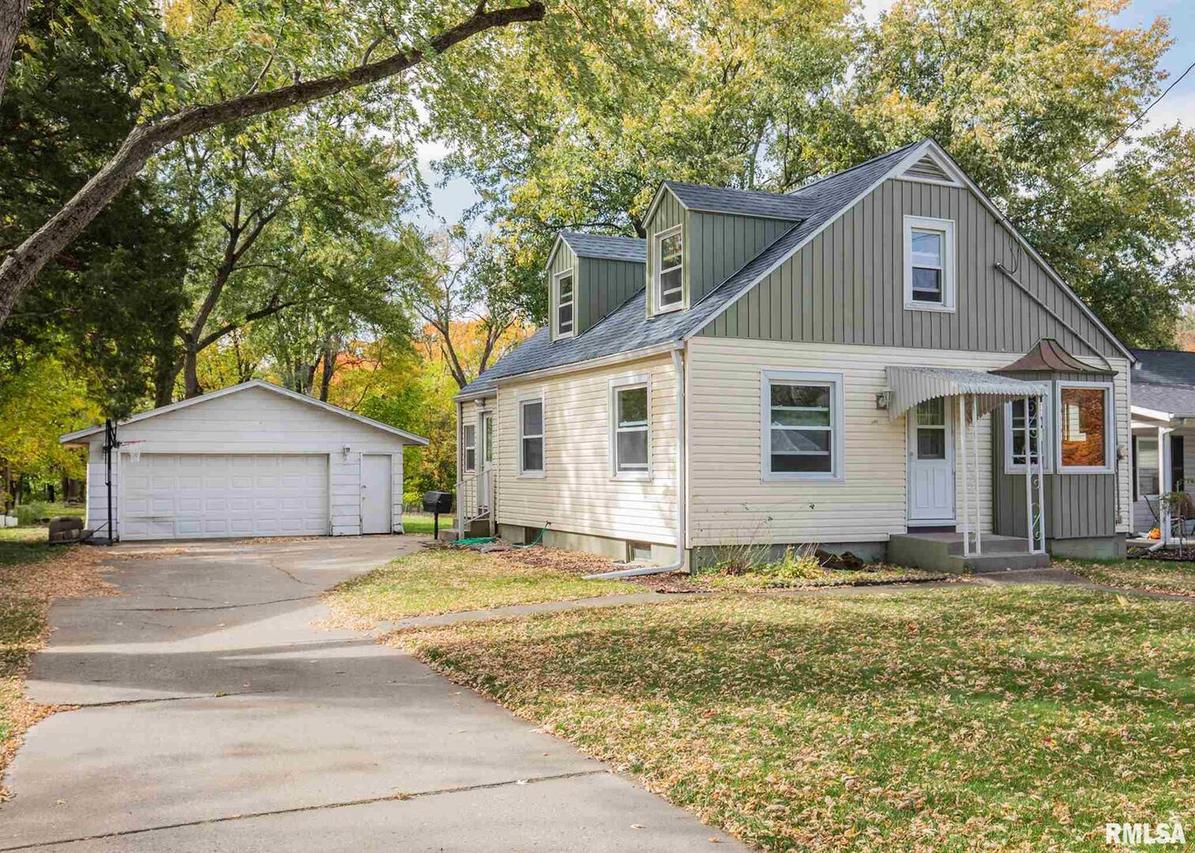 1409 43rd St., Moline, IL 61265