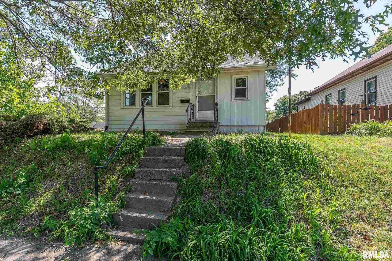 2452 21st Ave., Rock Island, IL 61201