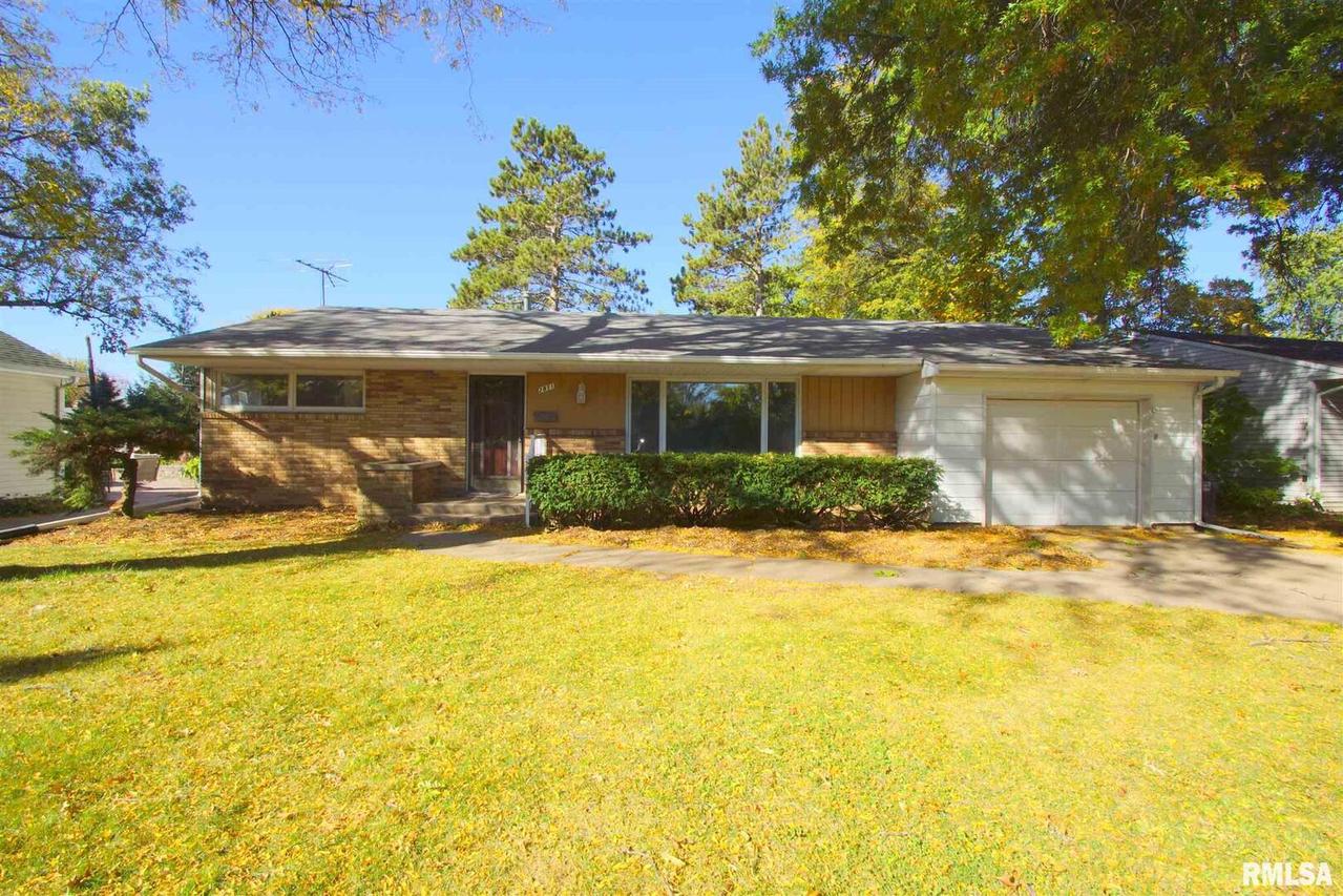 2811 27th Street Ct., Moline, IL 61265