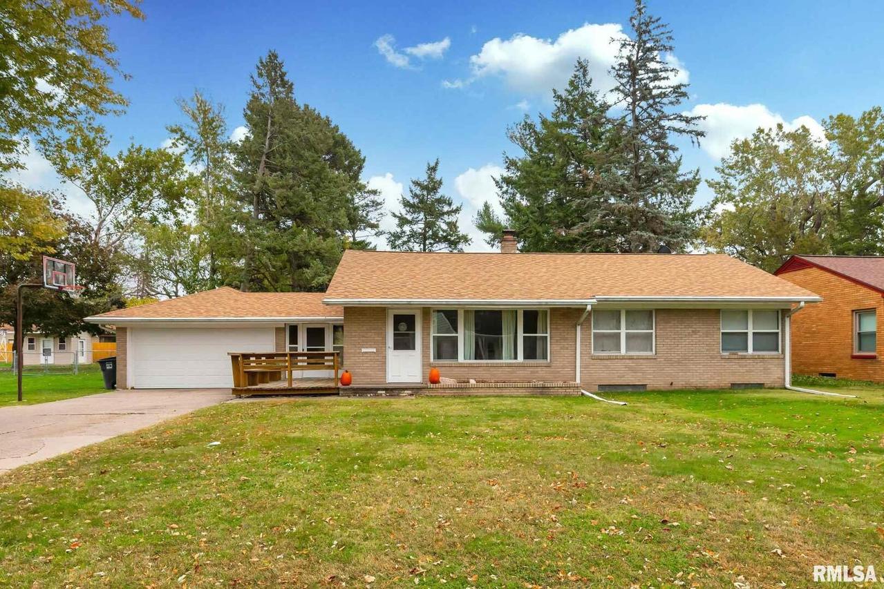 1860 24th Avenue Ct., Moline, IL 61265