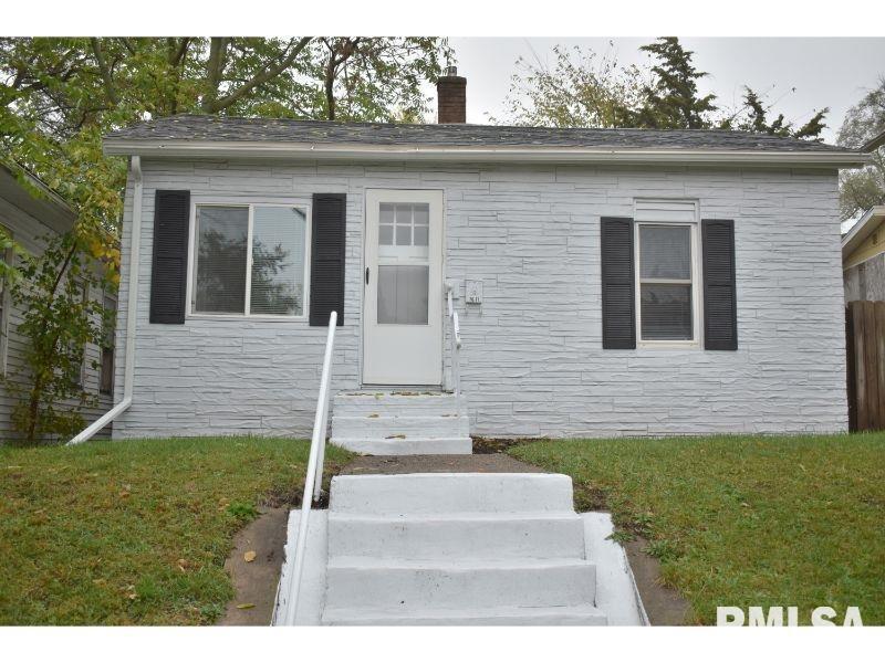 1611 7th St., Rock Island, IL 61201