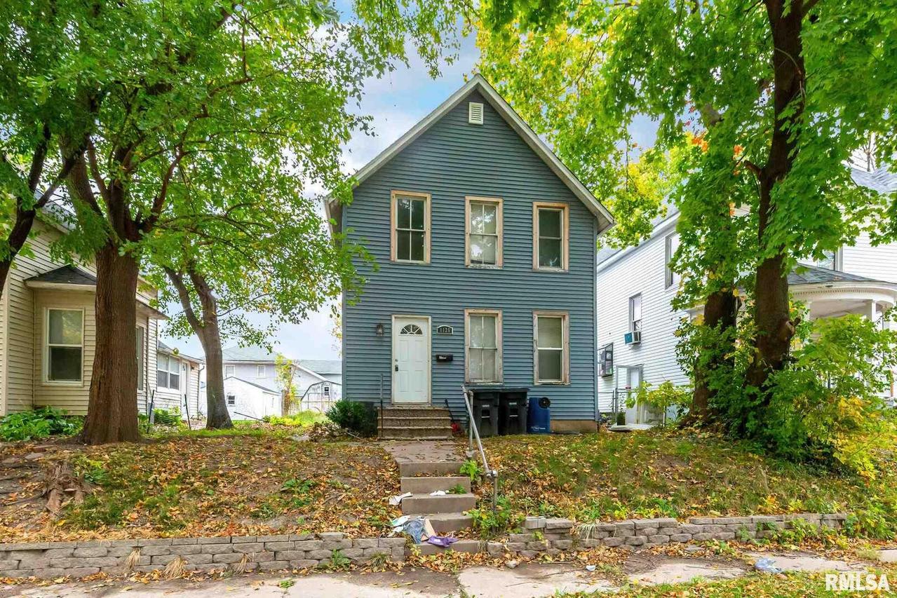 1126 8th St., Moline, IL 61265