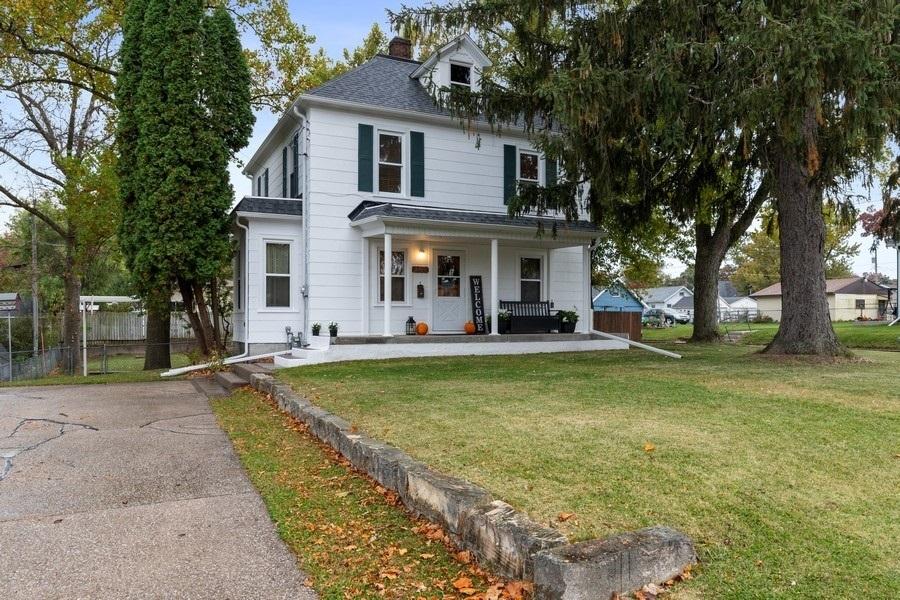 3106 11th Ave., Moline, IL 61265