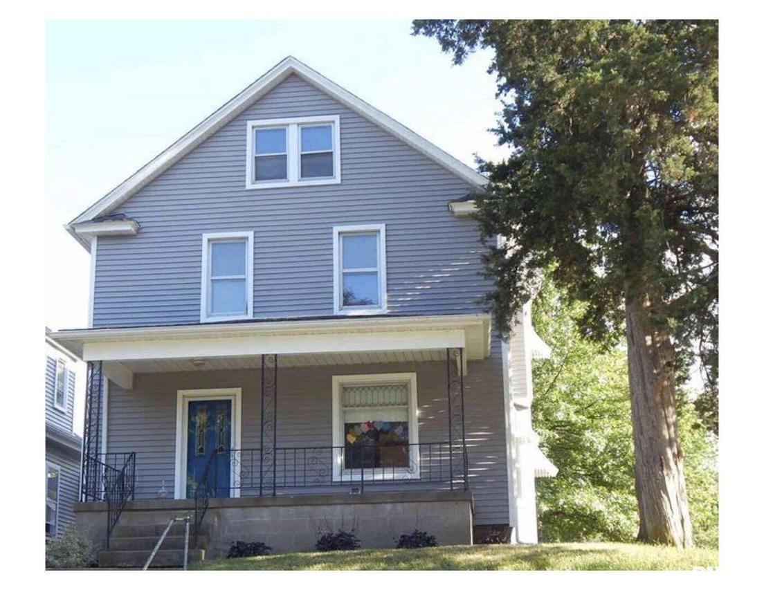 402 17th Ave., Moline, IL 61265