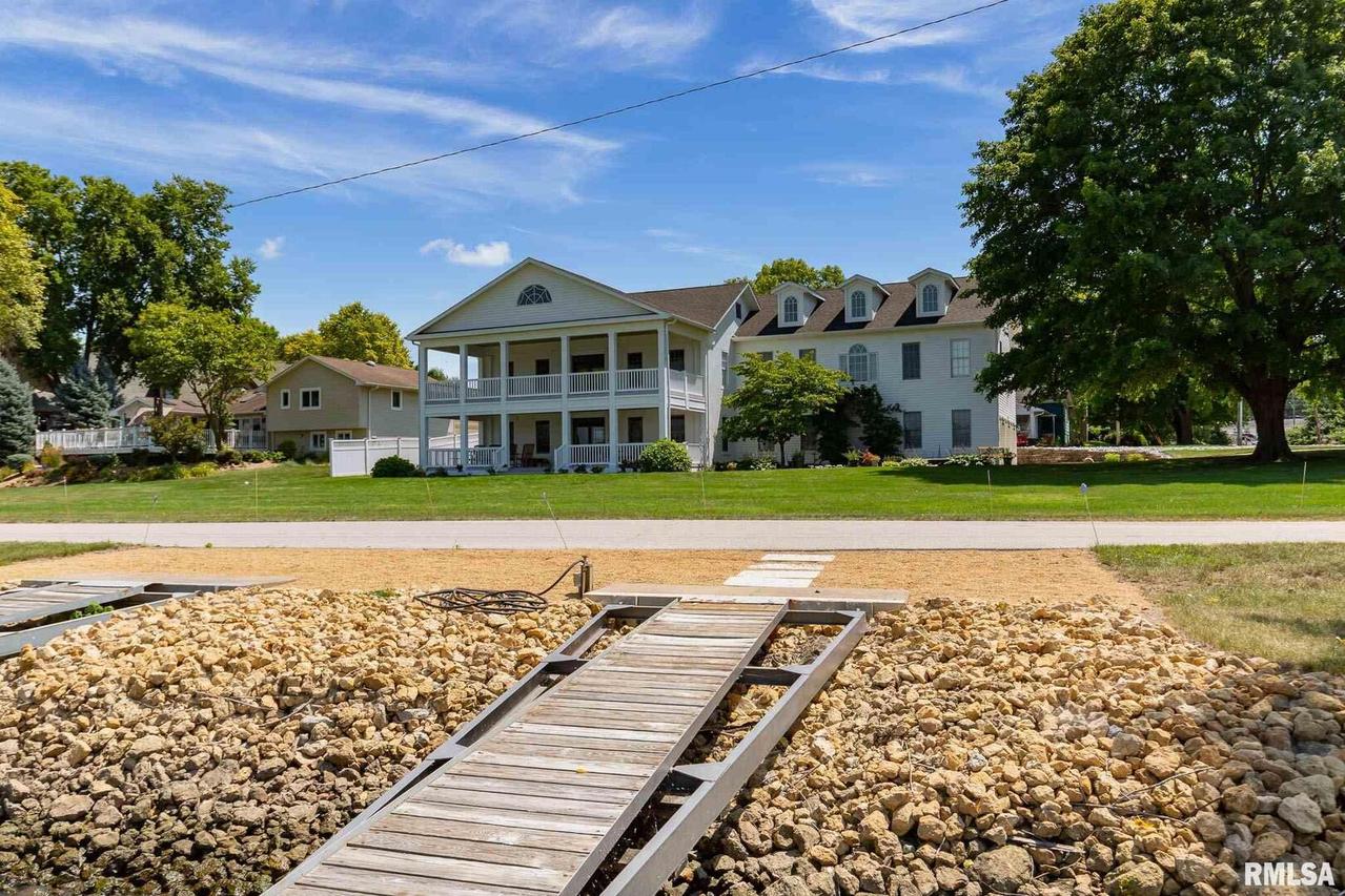 1756 1st Ave., Rapids City, IL 61278