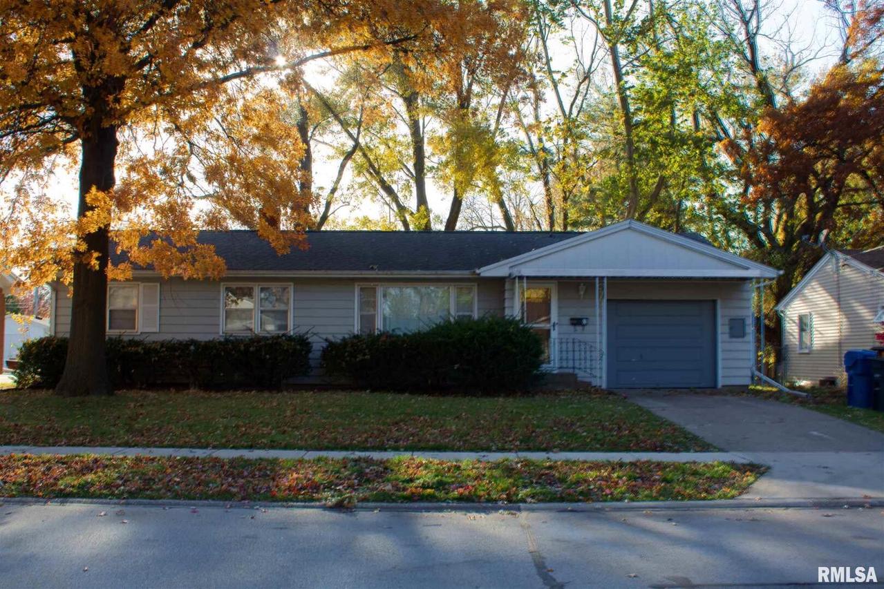 1725 40th Street Ct., Moline, IL 61265