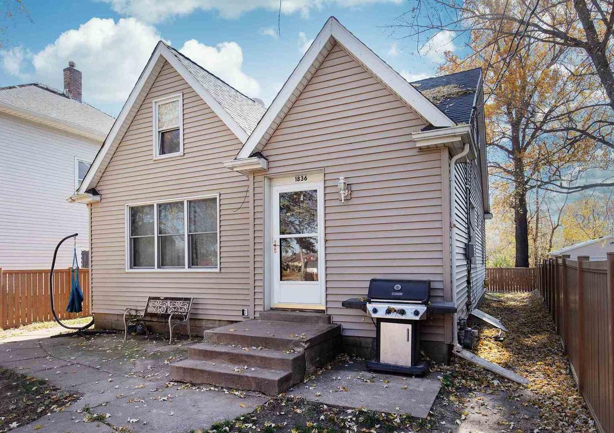 1836 14th Ave., Moline, IL 61265