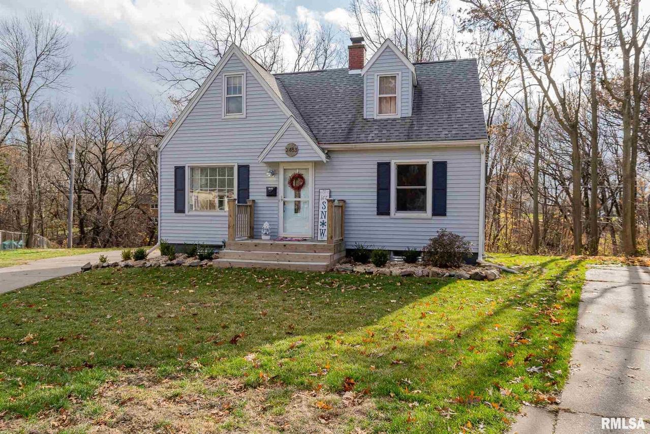 2483 31st Street Ct., Moline, IL 61265