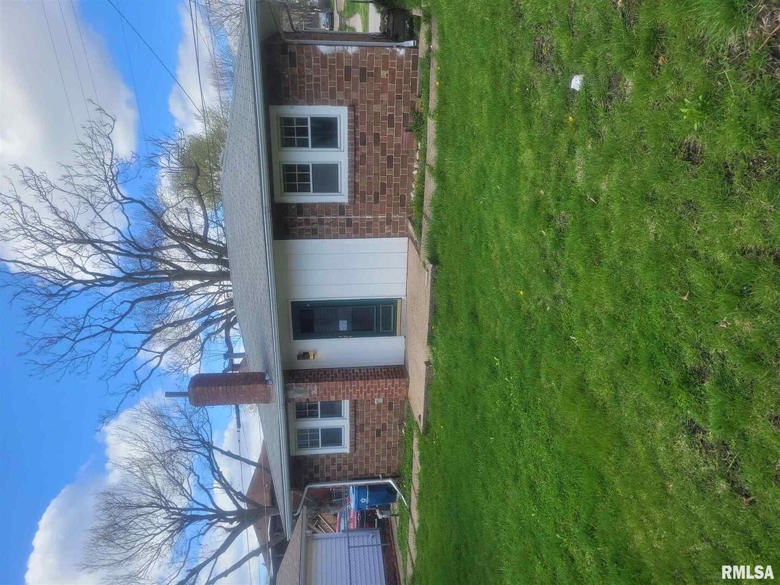 415 17th Ave., East Moline, IL 61244