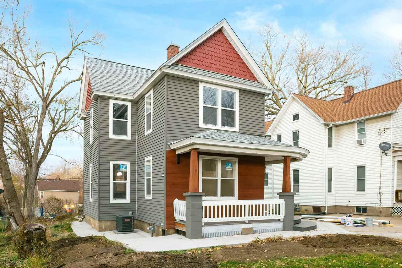 1311 3rd St. #A, Moline, IL 61265