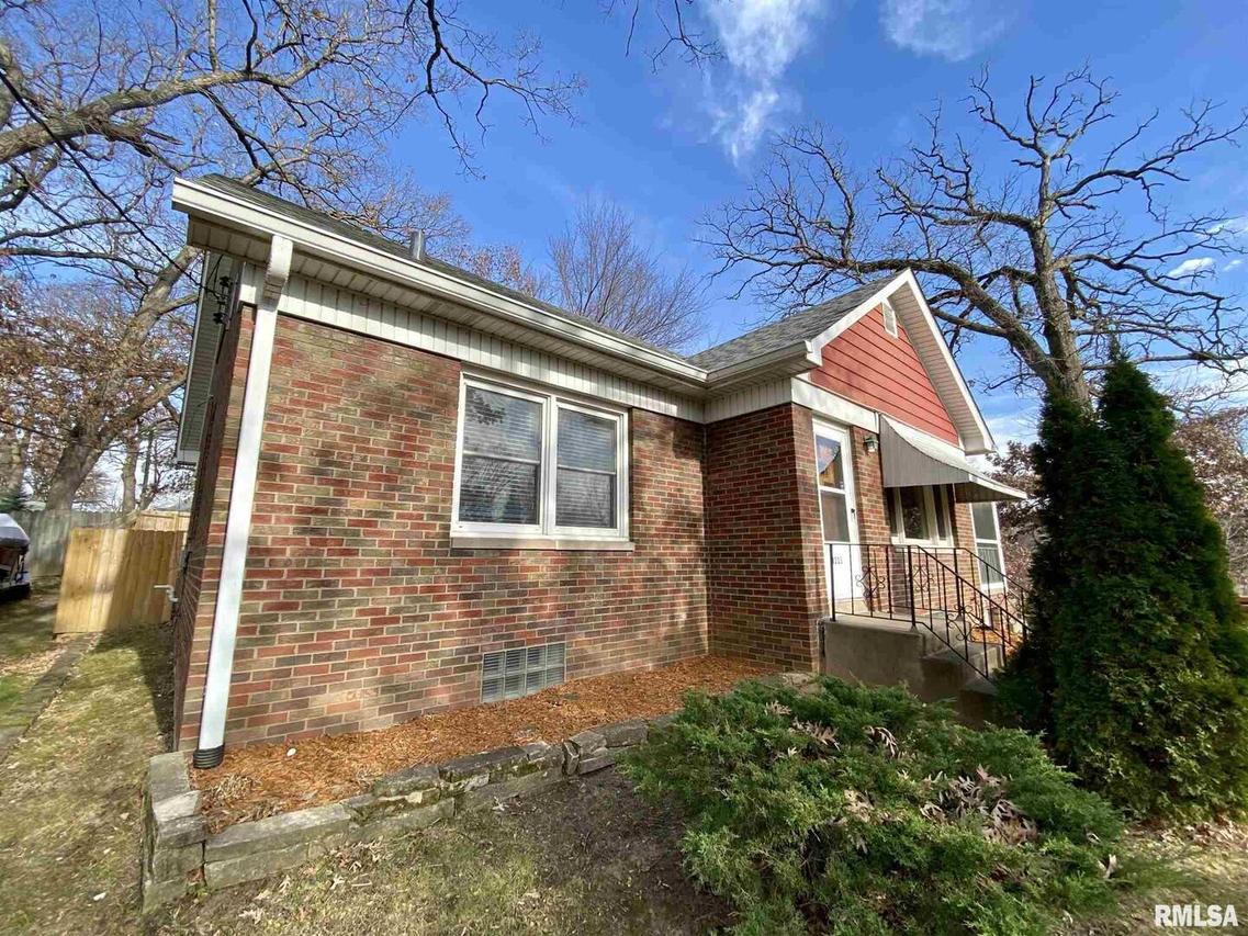 1225 20th Avenue Way, East Moline, IL 61264