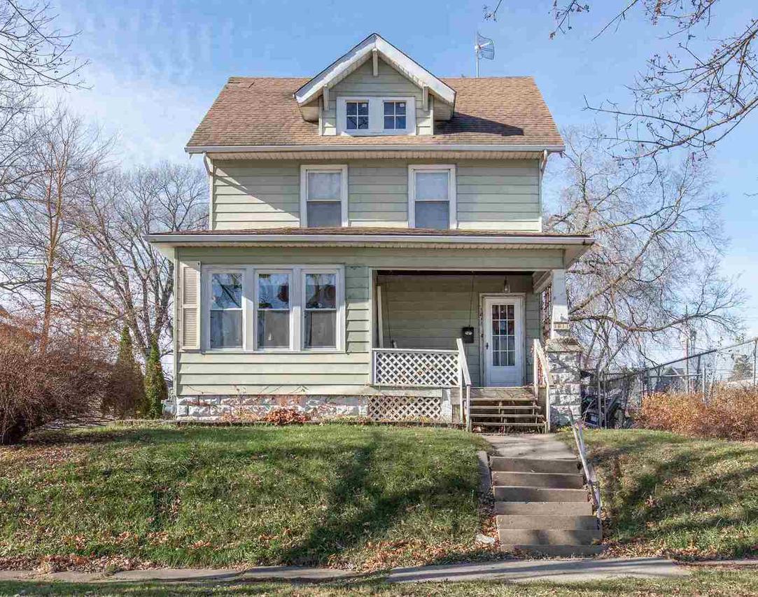1811 10th St., Moline, IL 61265