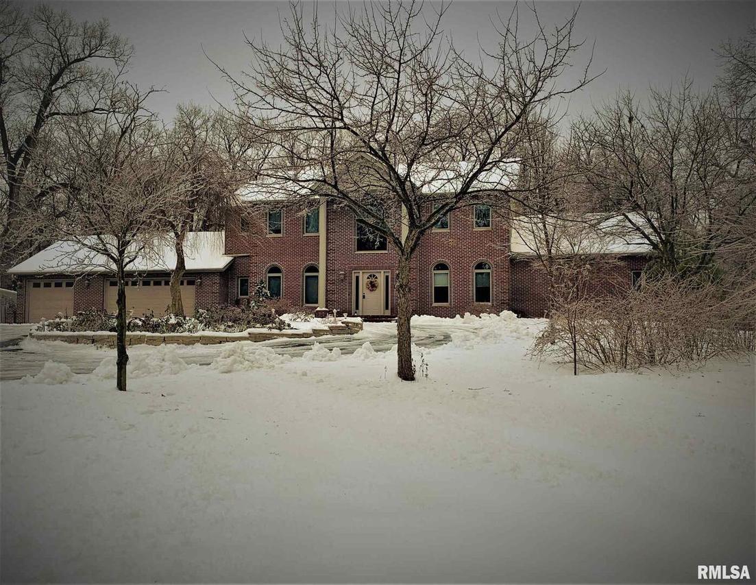 8 Timber Ridge Dr., Coal Valley, IL 61240