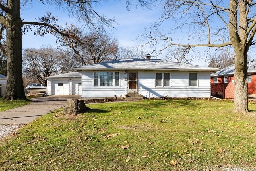 610 15th St., Silvis, IL 61282