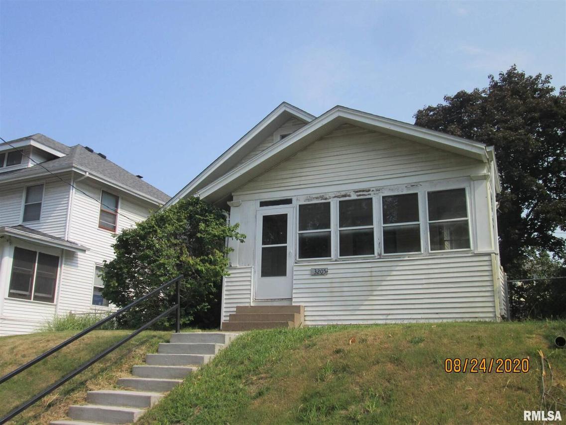 3205 8th Ave., Rock Island, IL 61201
