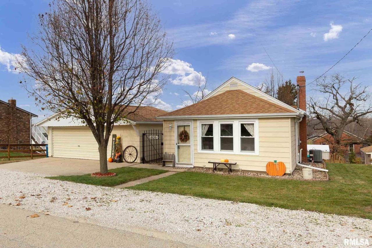 406 N Bluff St., Albany, IL 61230