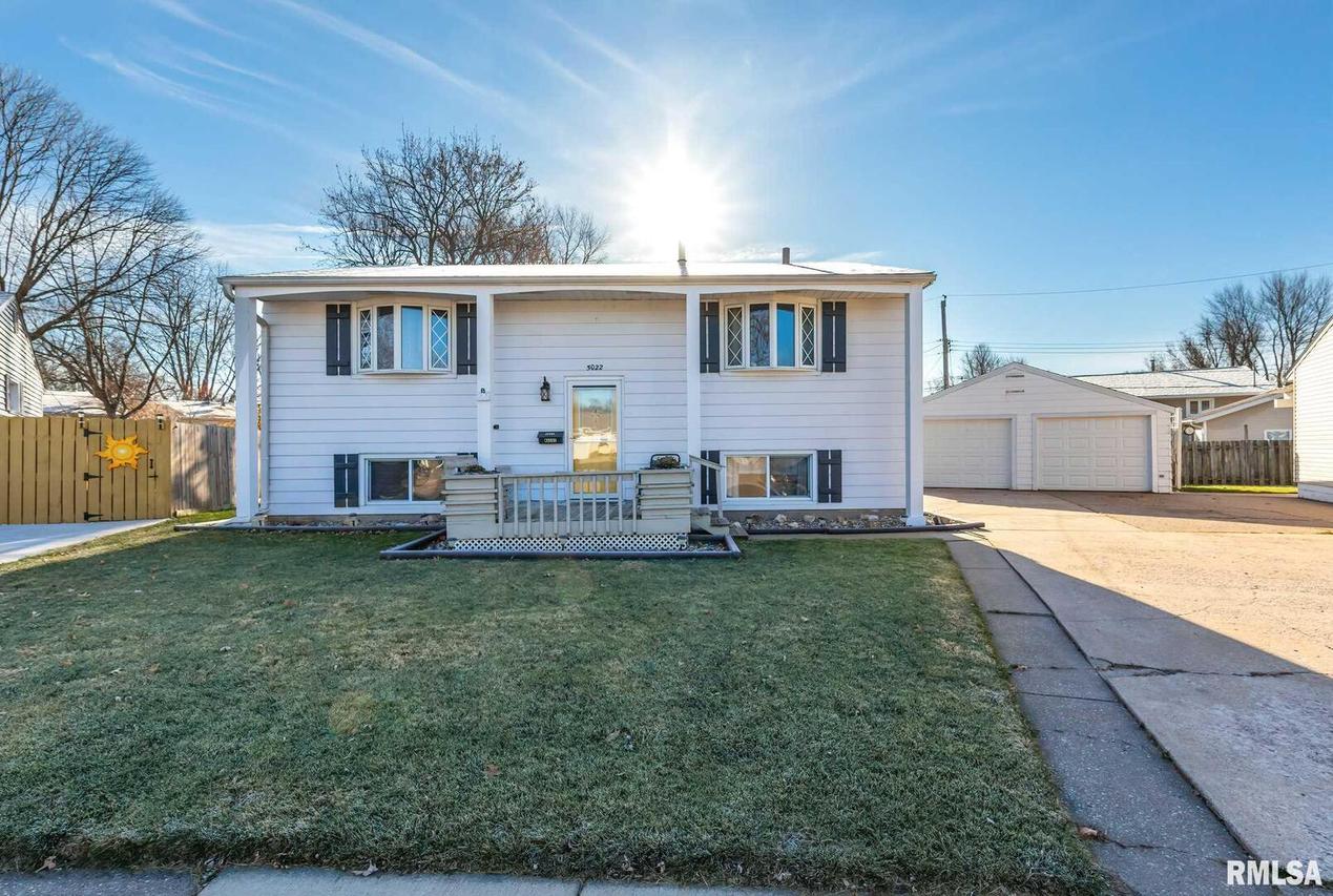 5022 45th Avenue Ct., Moline, IL 61265